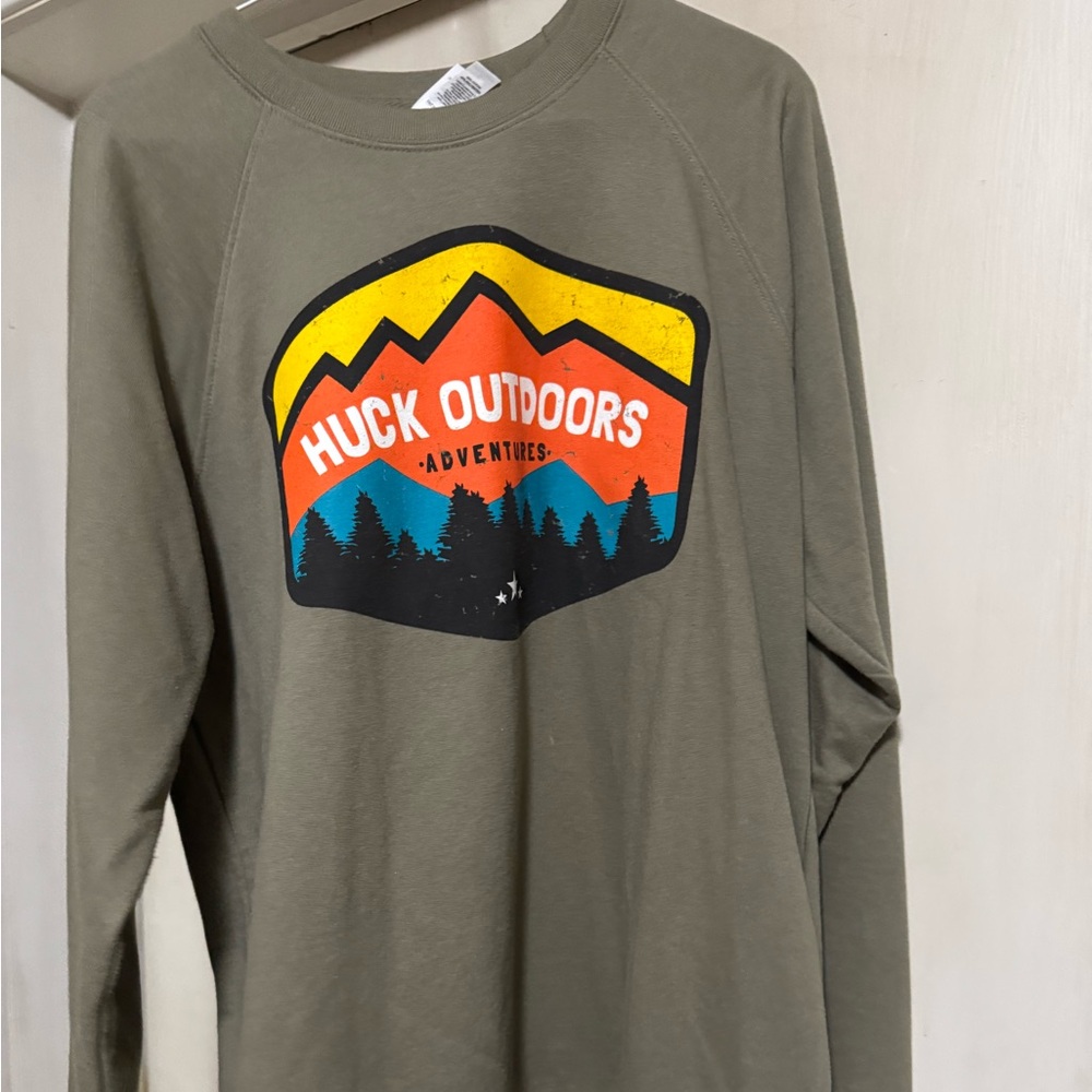 2 - Huck outdoors large sweatshirt